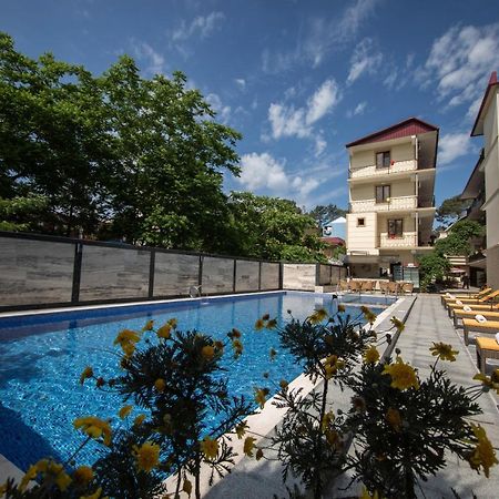 Hotel Chveni Ezo Кобулети Екстериор снимка
