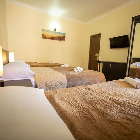 Hotel Chveni Ezo Кобулети Екстериор снимка