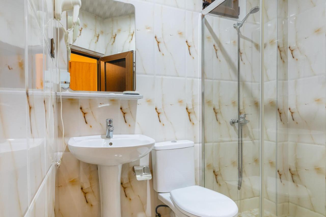 Hotel Chveni Ezo Кобулети Екстериор снимка