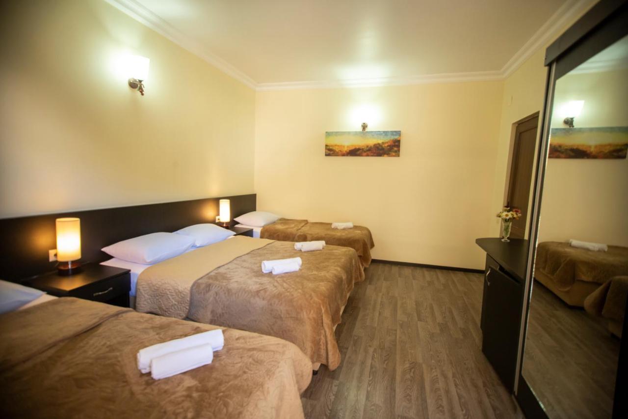 Hotel Chveni Ezo Кобулети Екстериор снимка