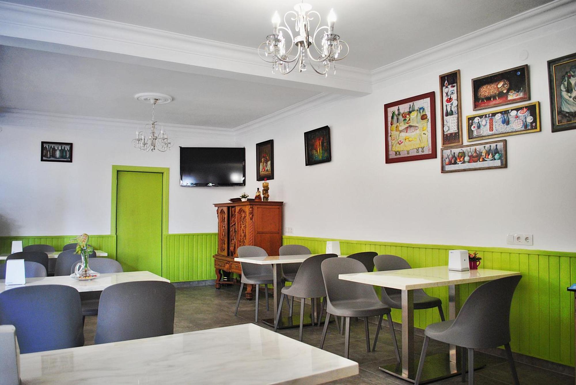 Hotel Chveni Ezo Кобулети Екстериор снимка