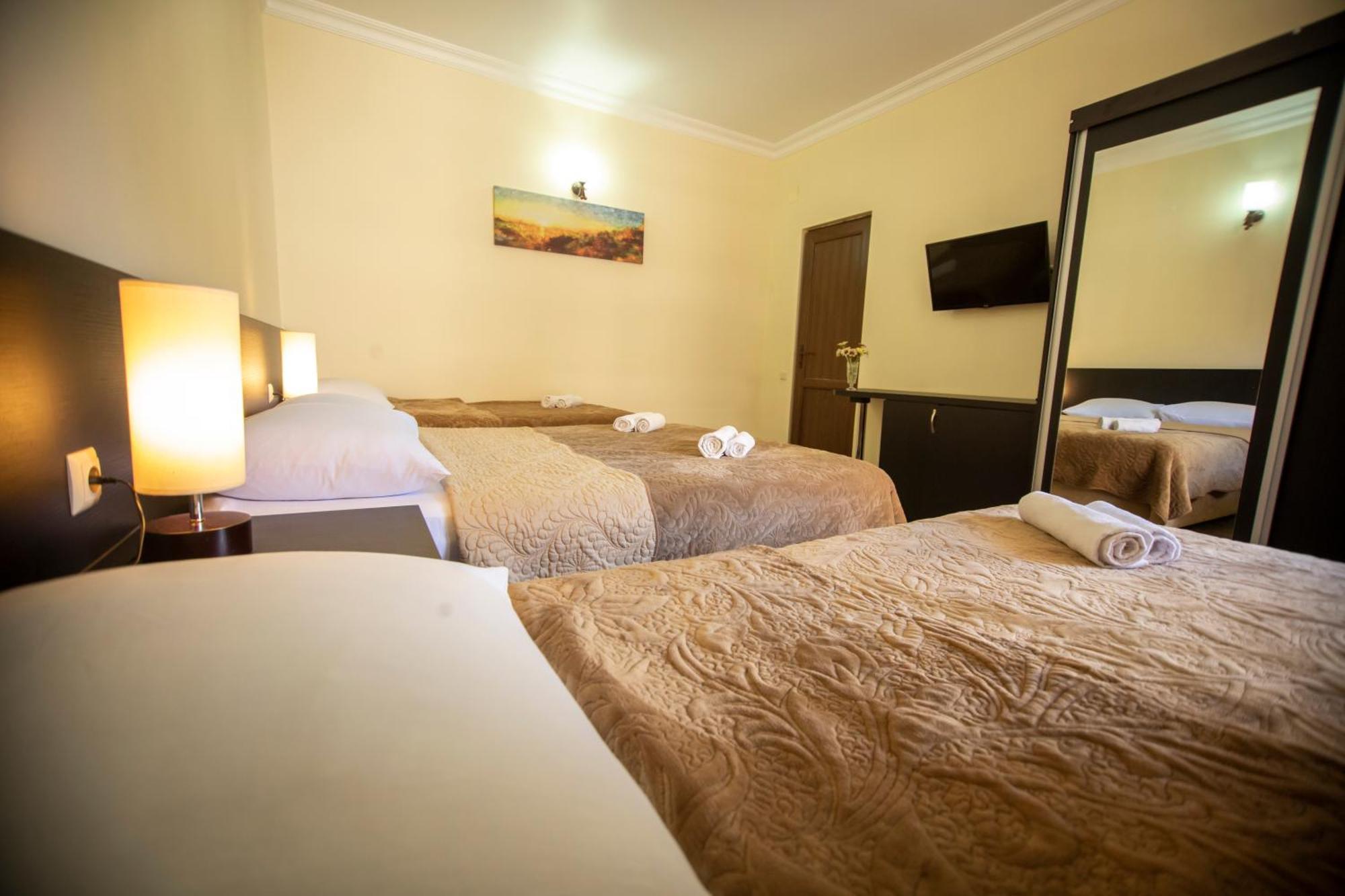 Hotel Chveni Ezo Кобулети Екстериор снимка
