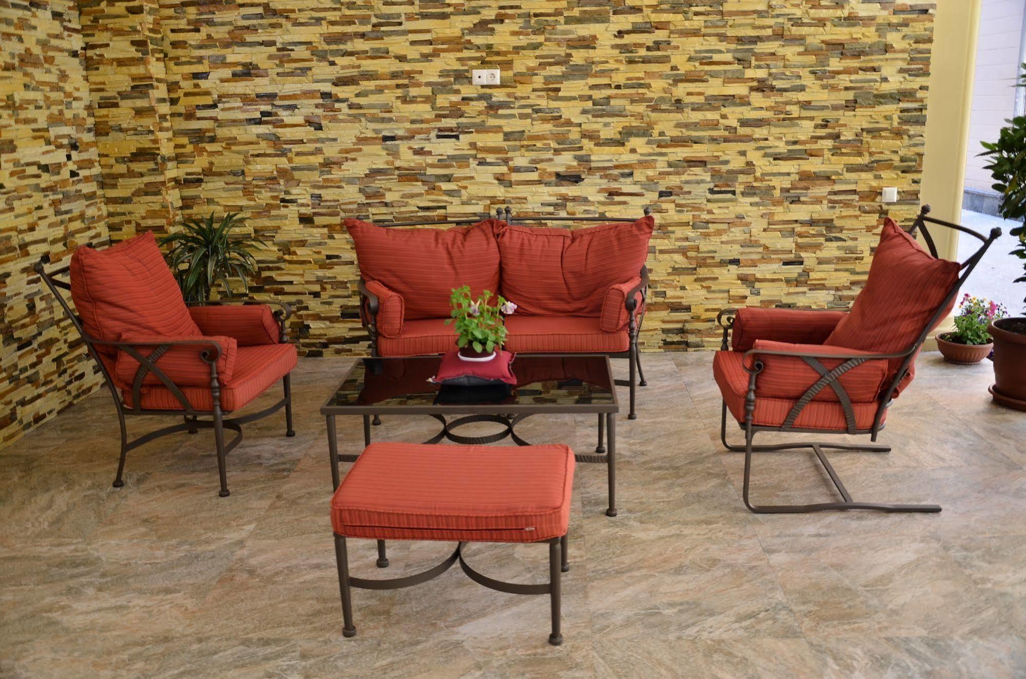 Hotel Chveni Ezo Кобулети Екстериор снимка