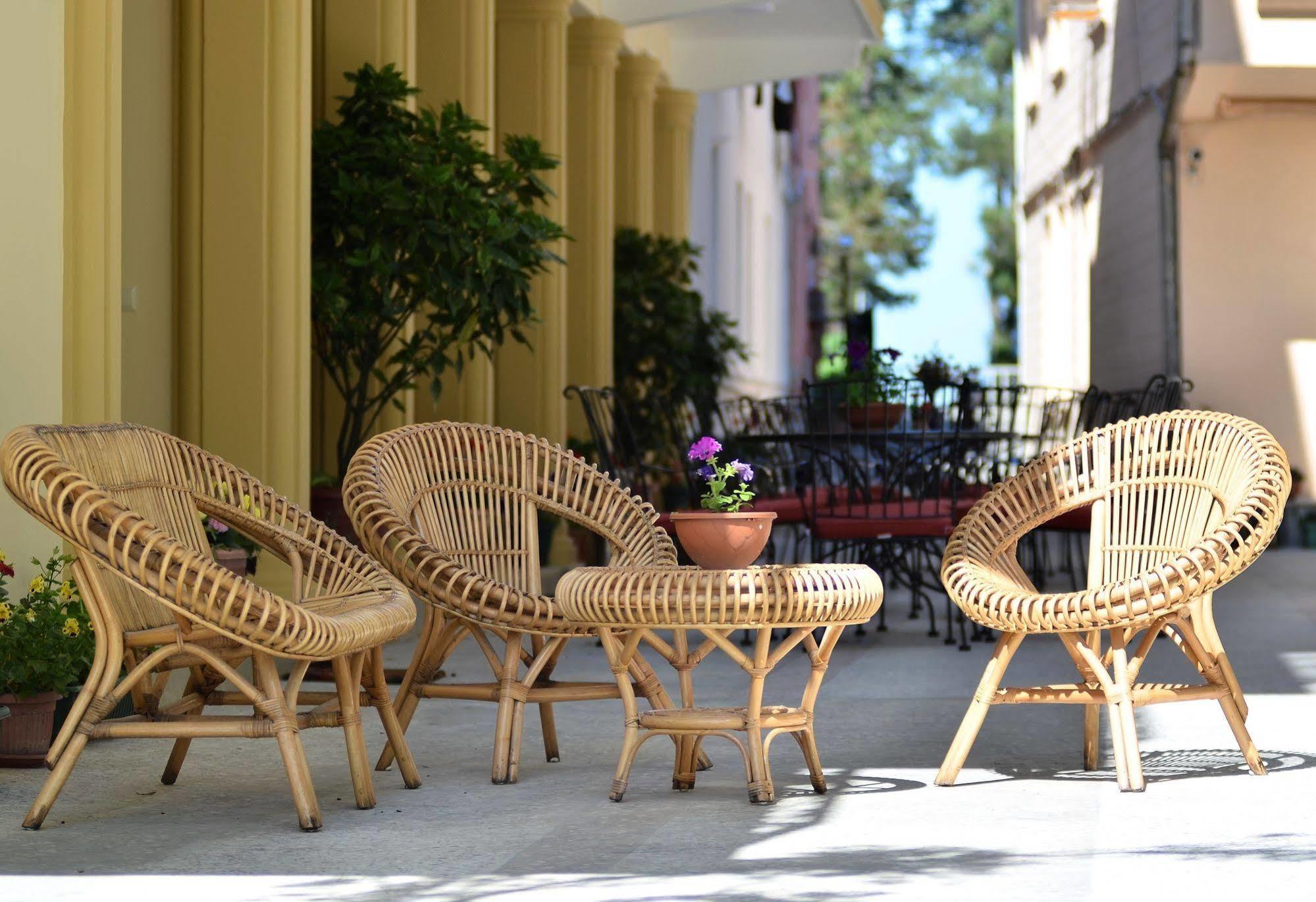 Hotel Chveni Ezo Кобулети Екстериор снимка